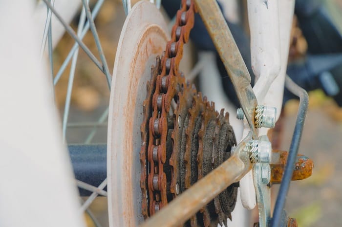 how to clean a rusty bike chain